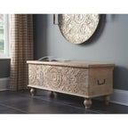 Banc de rangement sculpté médaillon blanc antique
