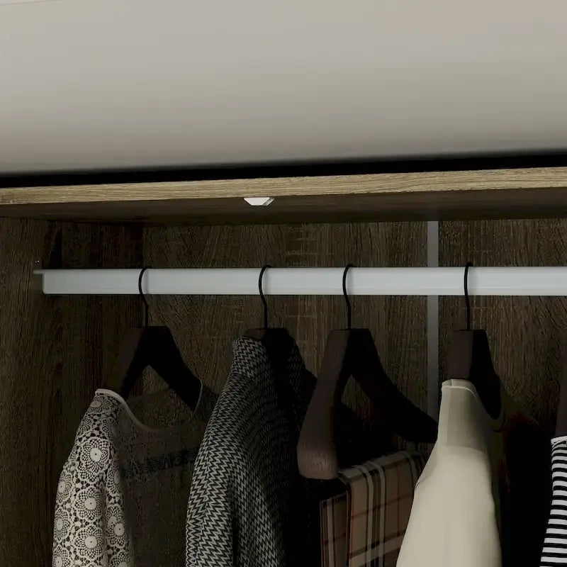 Armoire avec accents en rotin – Organiseur de vêtements spacieux et stylé