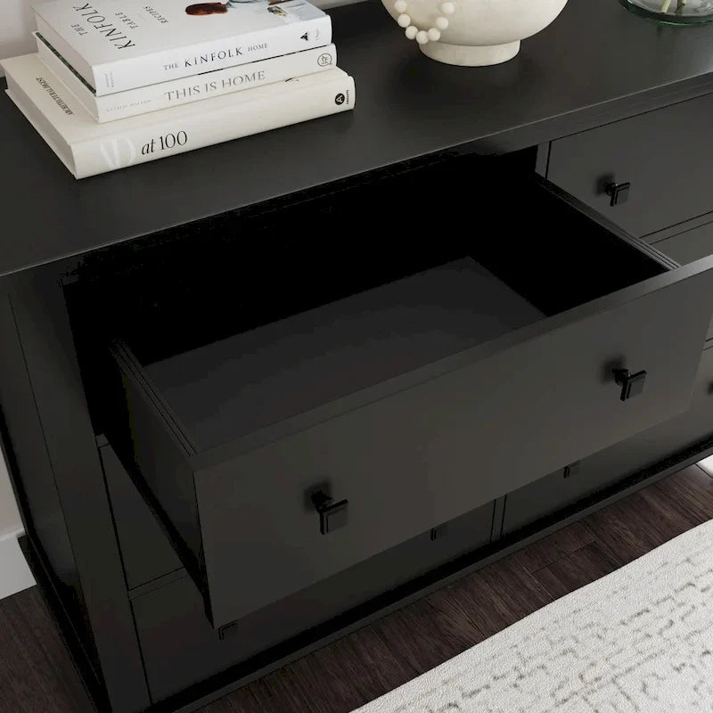 Lit Queen en bois noir avec table de chevet et commode