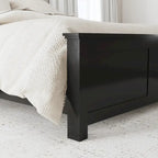 Lit Queen en bois noir avec table de chevet et commode