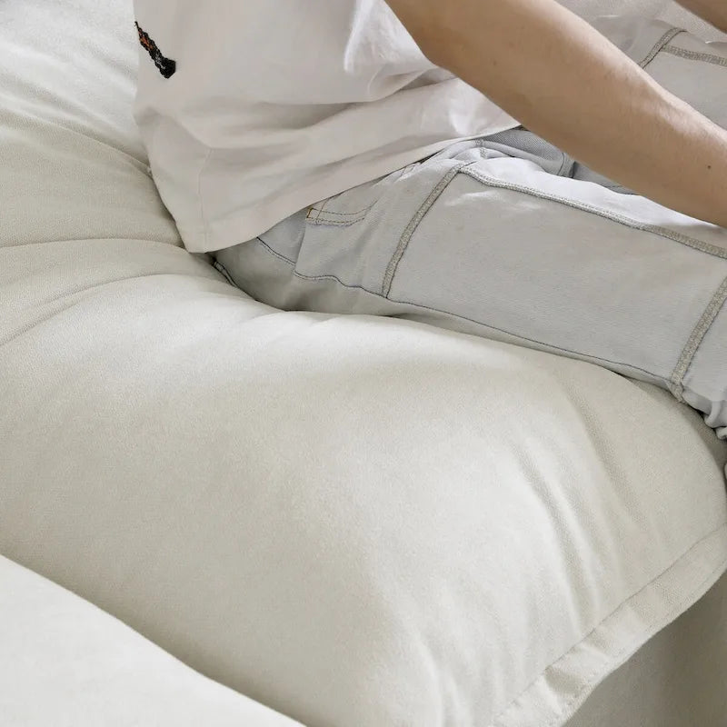 Canapé d'angle moderne et minimaliste avec rembourrage en duvet et housses de coussin amovibles
