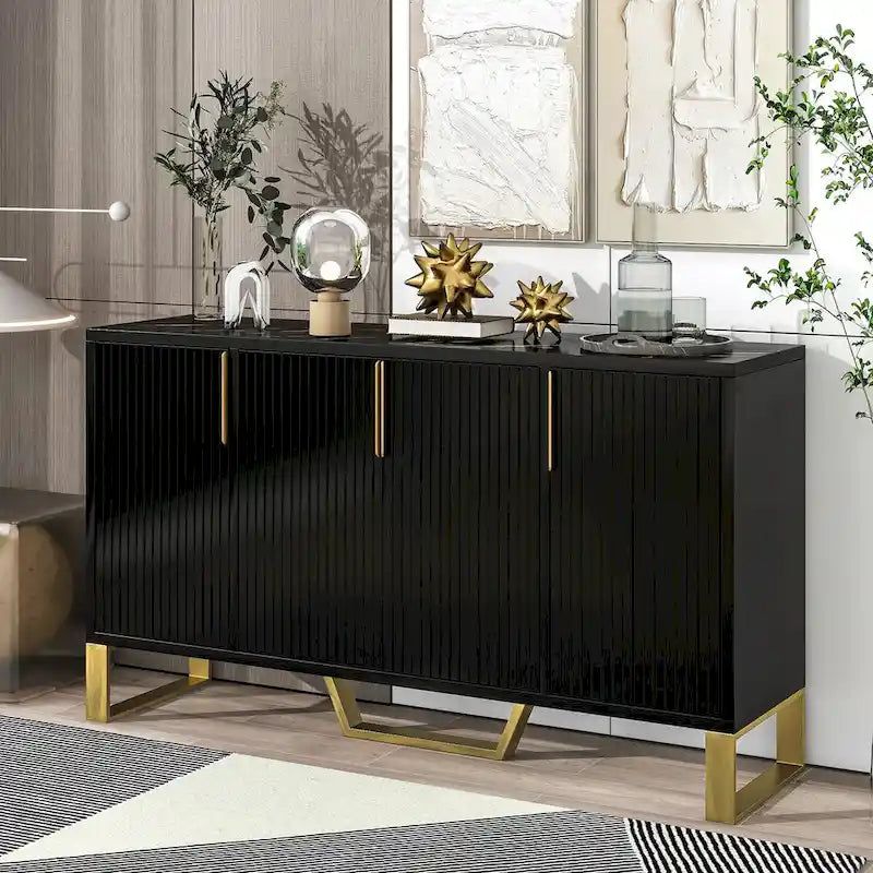 Buffet moderne à quatre portes, poignées métalliques et étagères réglables
