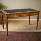 Bureau à dessus en cuir