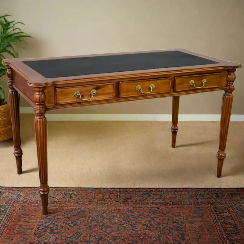 Bureau à dessus en cuir