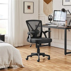 Chaise de bureau en maille avec accoudoirs relevables