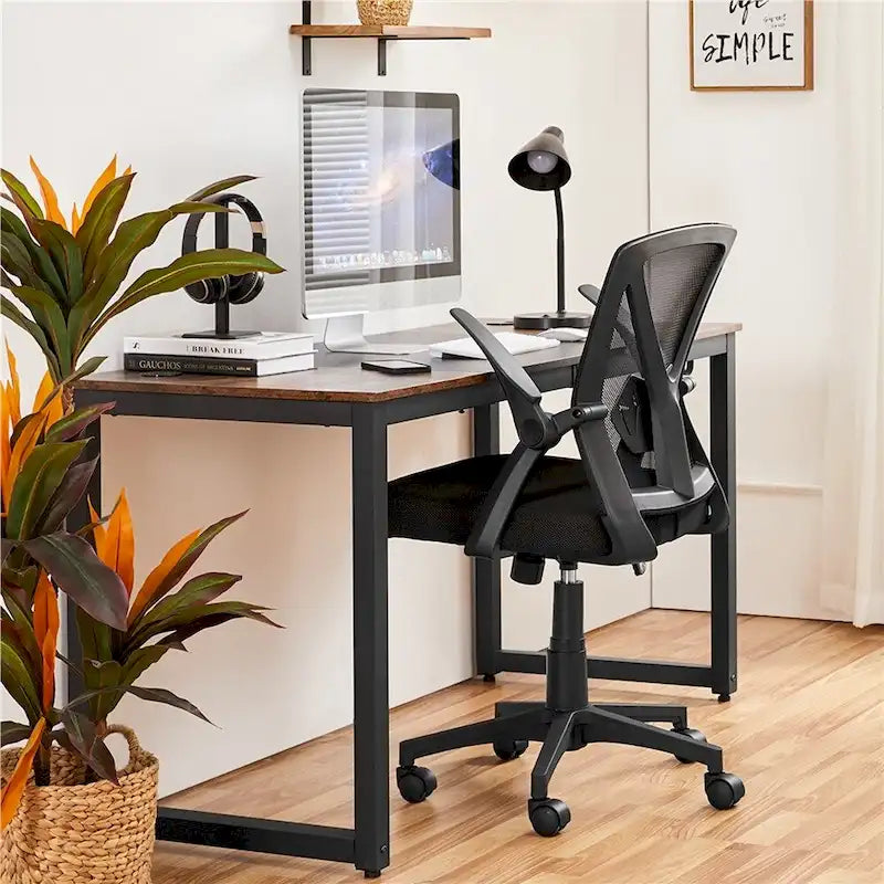 Chaise de bureau en maille avec accoudoirs relevables