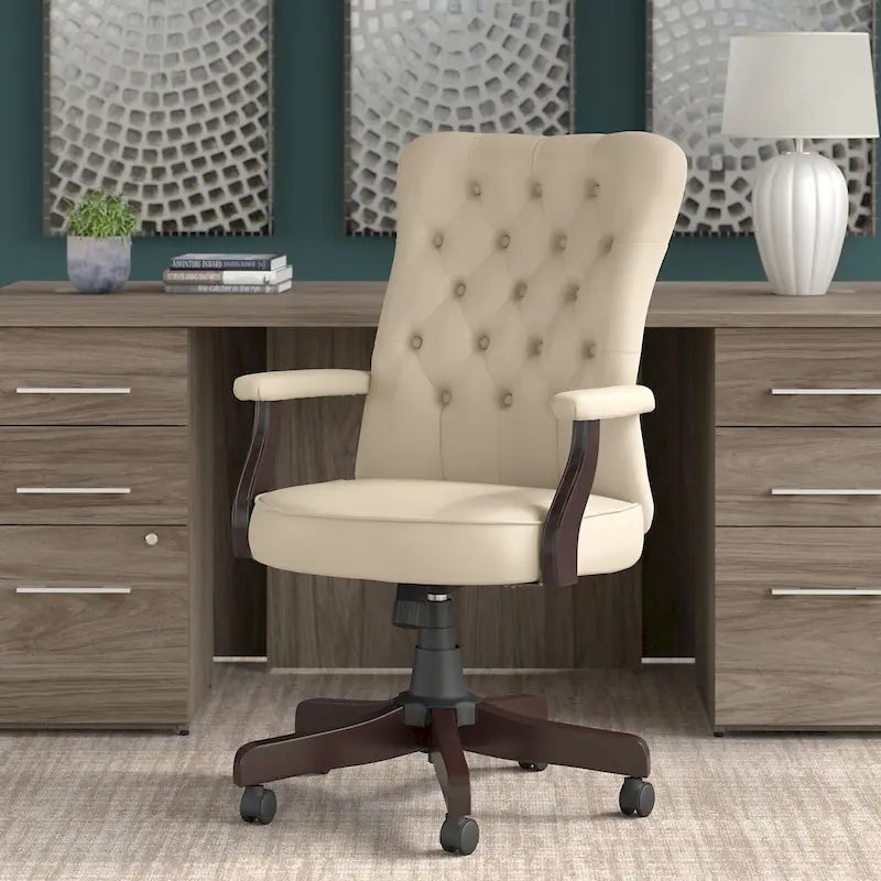 Chaise de bureau capitonnée à dossier haut avec accoudoirs