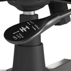 Chaise de bureau capitonnée à dossier haut avec accoudoirs